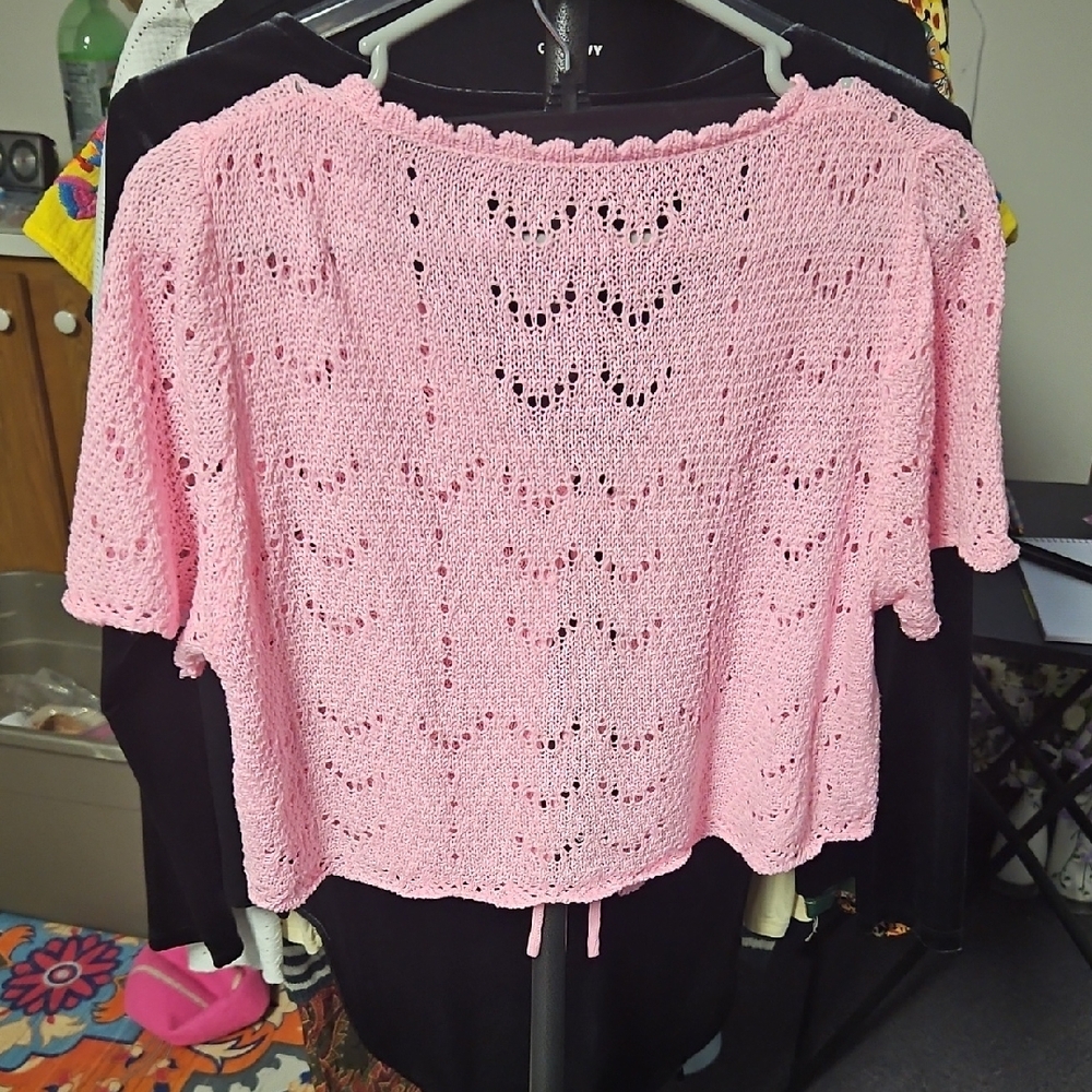 Soft Pink V-Neck Sweater with Open Knit Design - Picture 4 of 5